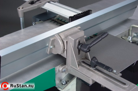 Наклонный упор. Алюминиевый упор может быть наклонен на угол до 45°. Удобная, легко читаемая шкала угла наклона. фото №8 ADH 260 фото №8